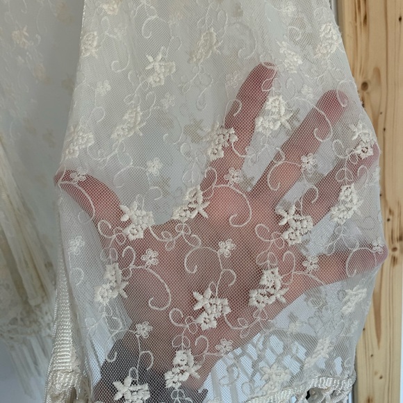 White Lace Kimono - Picture 3 of 5